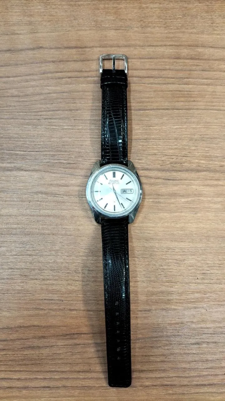 [SCHROTT] SEIKO SEIKO5 ACTUS Automatik, silbernes Zifferblatt mit Kratzern, 7019-7040