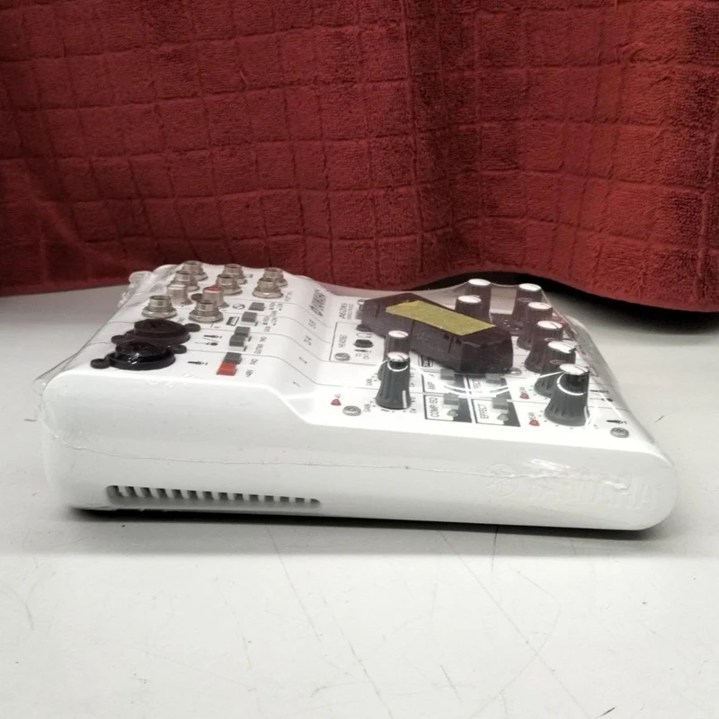 YAMAHA Webcasting-Mixer AG06