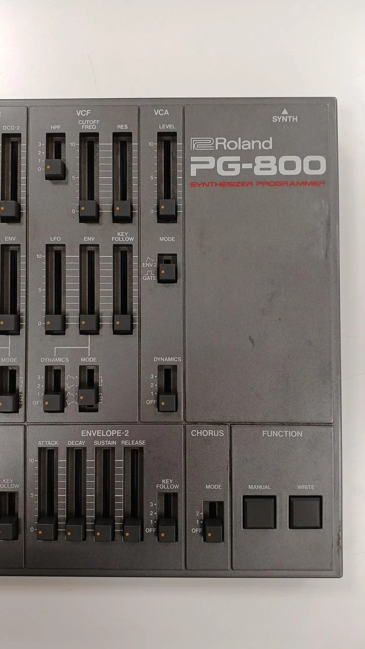 ROLAND Synthesizer Programmer PG-800 Schrott