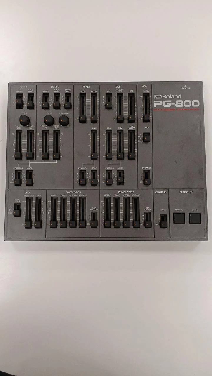 ROLAND Synthesizer Programmer PG-800 Schrott