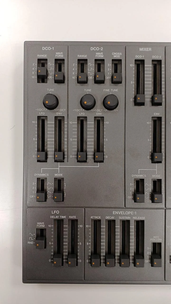 ROLAND Synthesizer Programmer PG-800 Schrott