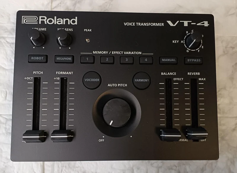 ROLAND Voice Transformers VT-4
