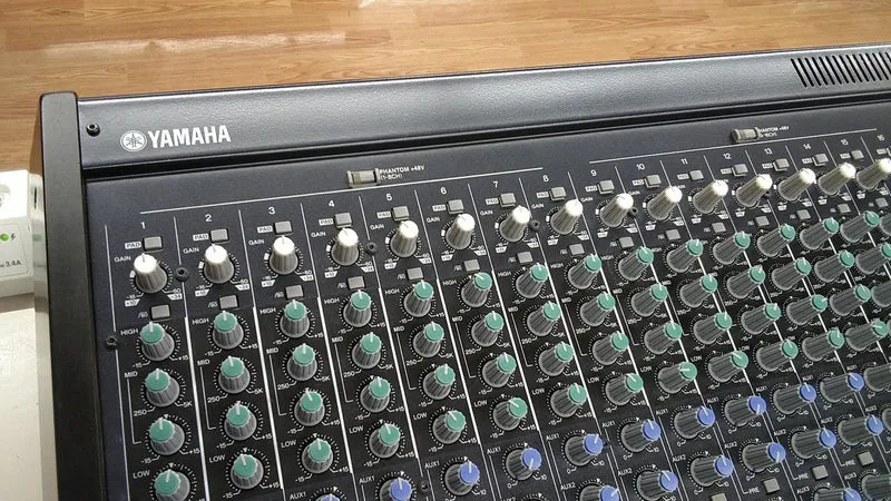[SCHROTT] YAMAHA Mischpult MG24/14FX
