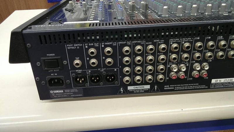 [SCHROTT] YAMAHA Mischpult MG24/14FX