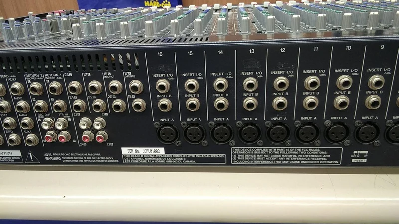 [SCHROTT] YAMAHA Mischpult MG24/14FX