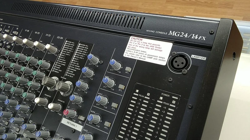 [SCHROTT] YAMAHA Mischpult MG24/14FX