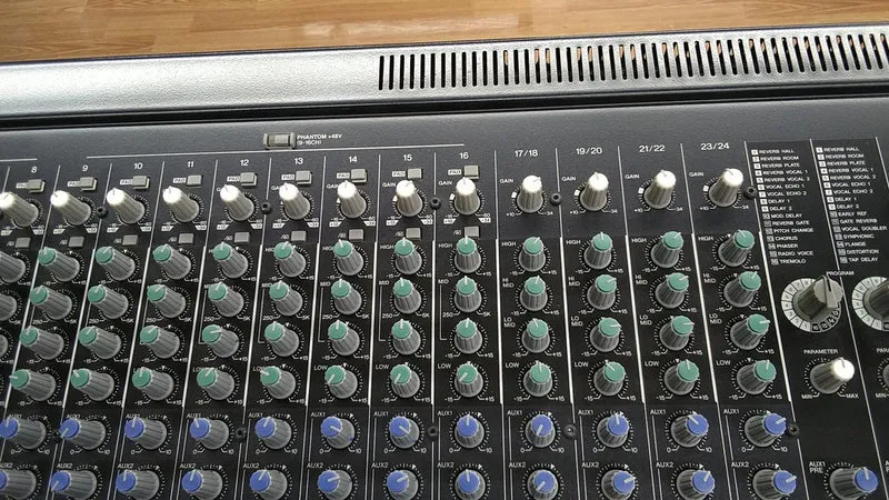 [SCHROTT] YAMAHA Mischpult MG24/14FX