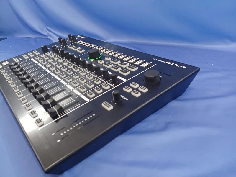 ROLAND Mischer MX-1