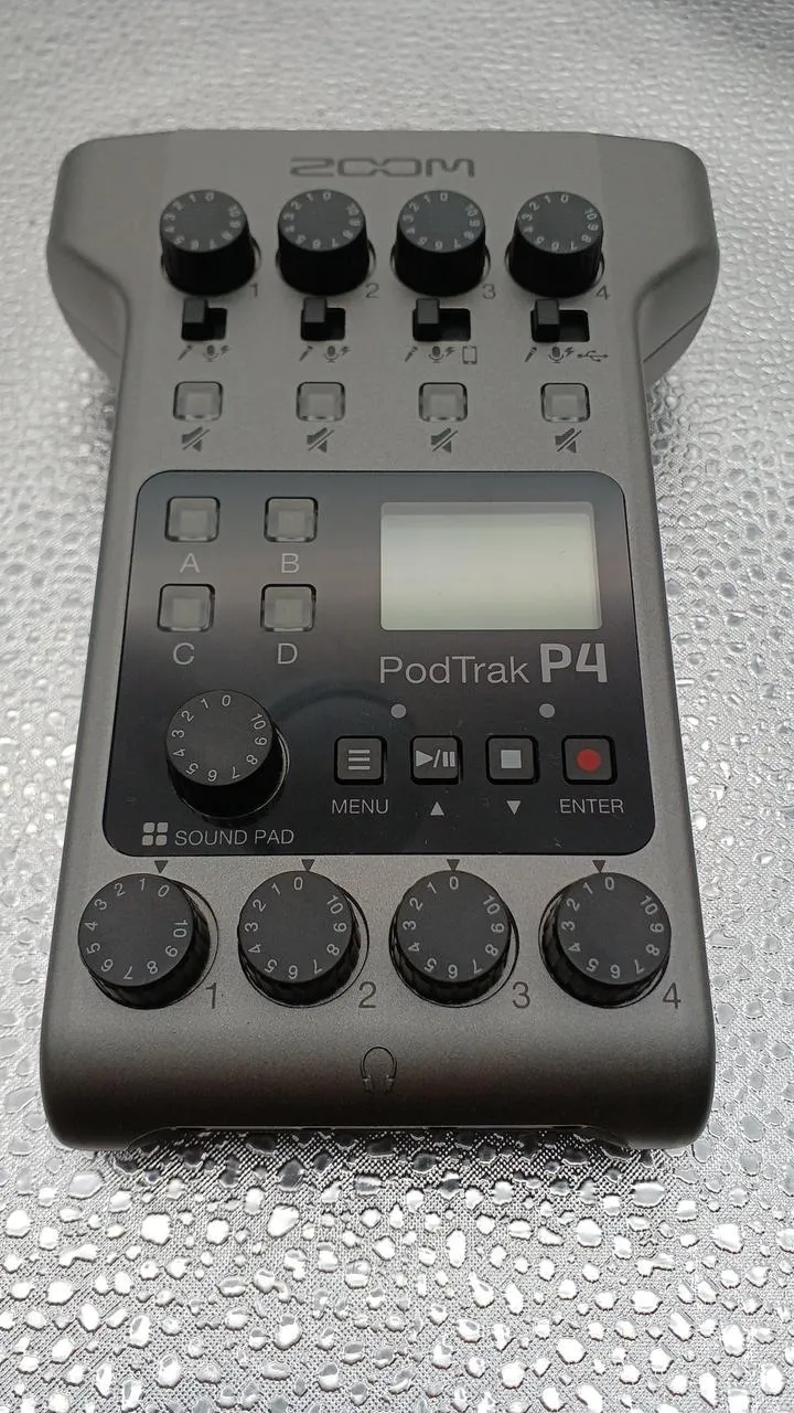 ZOOM Podcast-Recorder PODTRAK P4