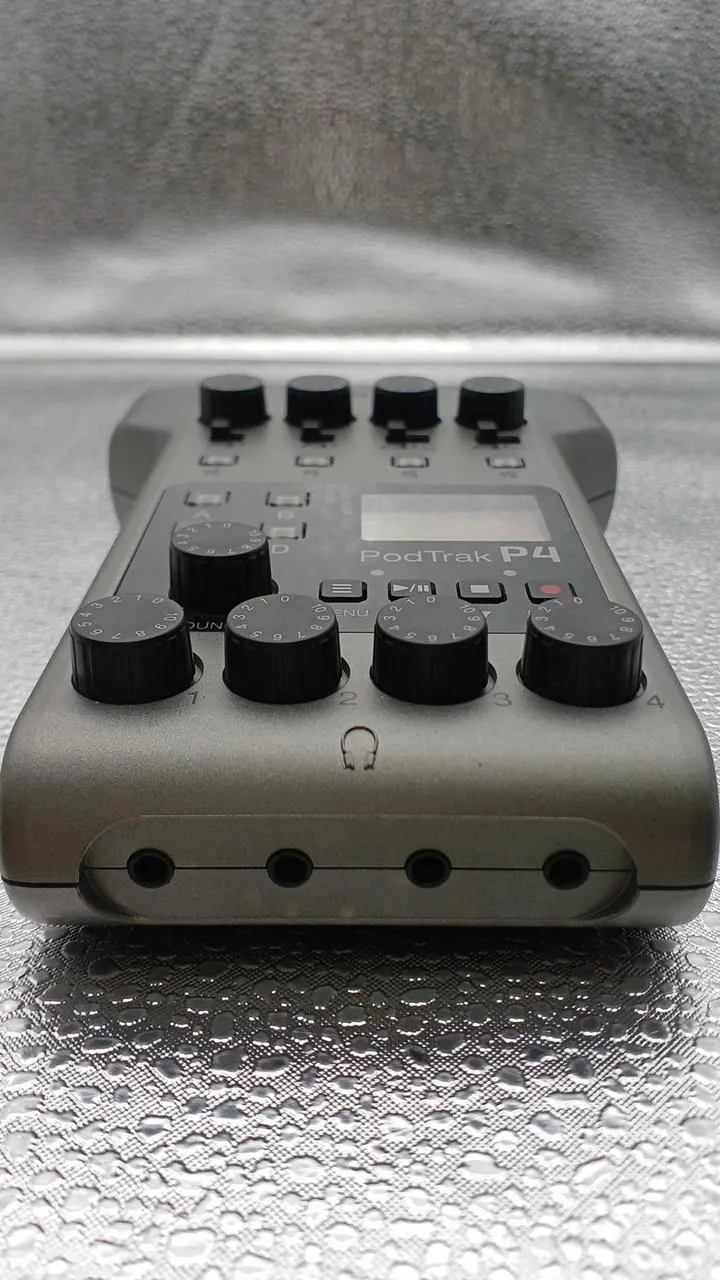 ZOOM Podcast-Recorder PODTRAK P4