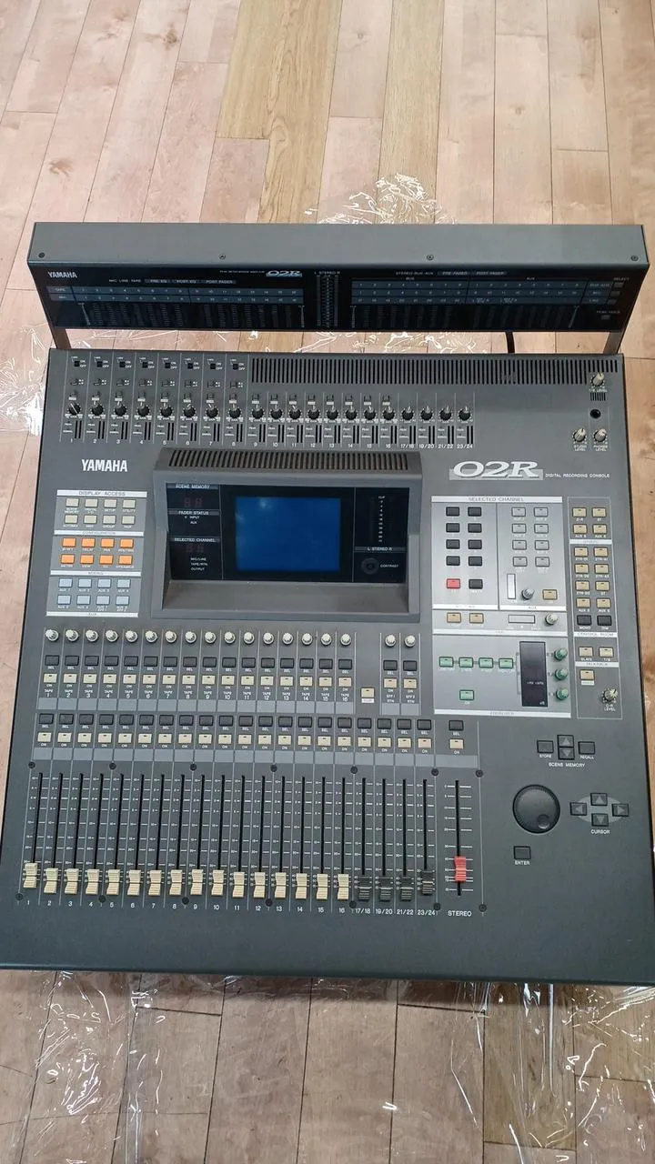 [SCHROTT] YAMAHA Mixer 02R