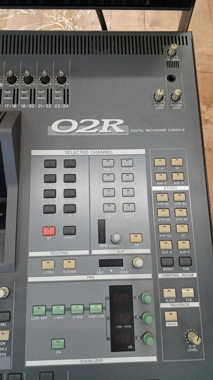 [SCHROTT] YAMAHA Mixer 02R