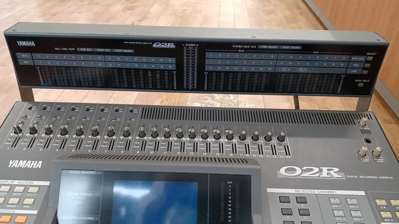 [SCHROTT] YAMAHA Mixer 02R