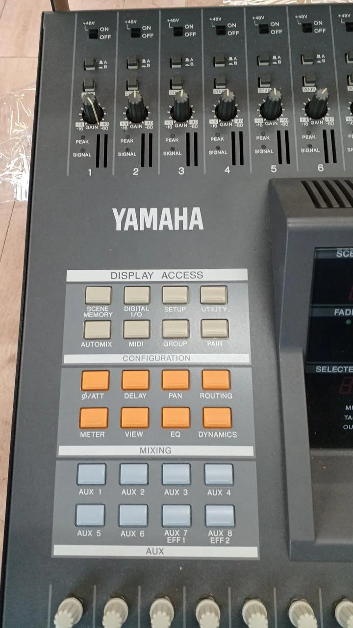 [SCHROTT] YAMAHA Mixer 02R