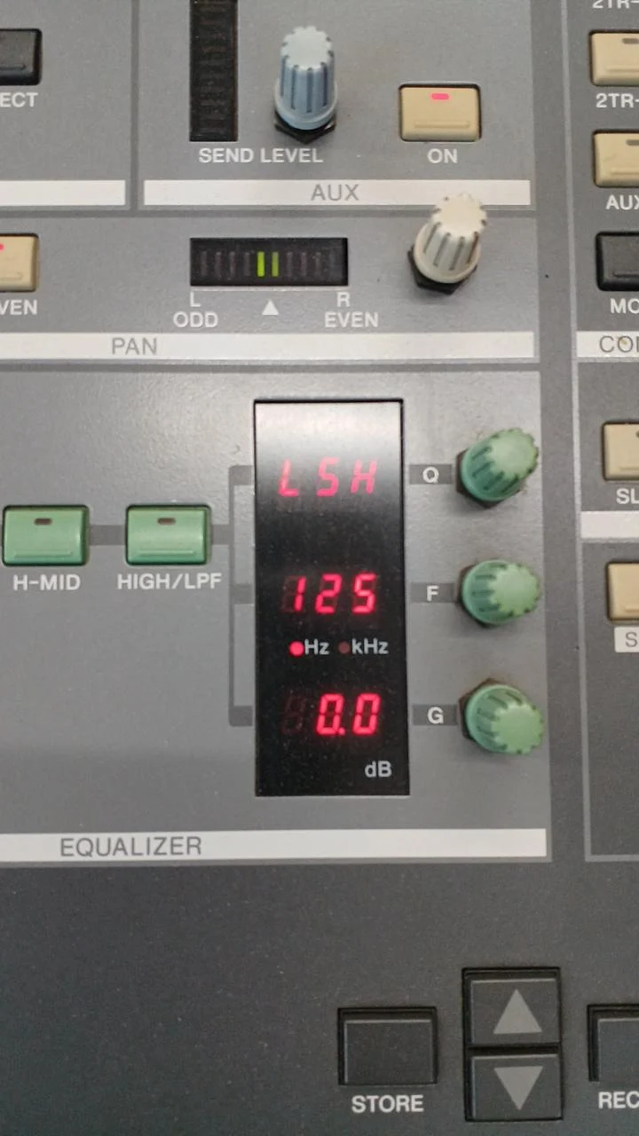 [SCHROTT] YAMAHA Mixer 02R
