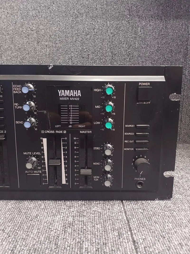 [SCHROTT] YAMAHA Mixer MV422