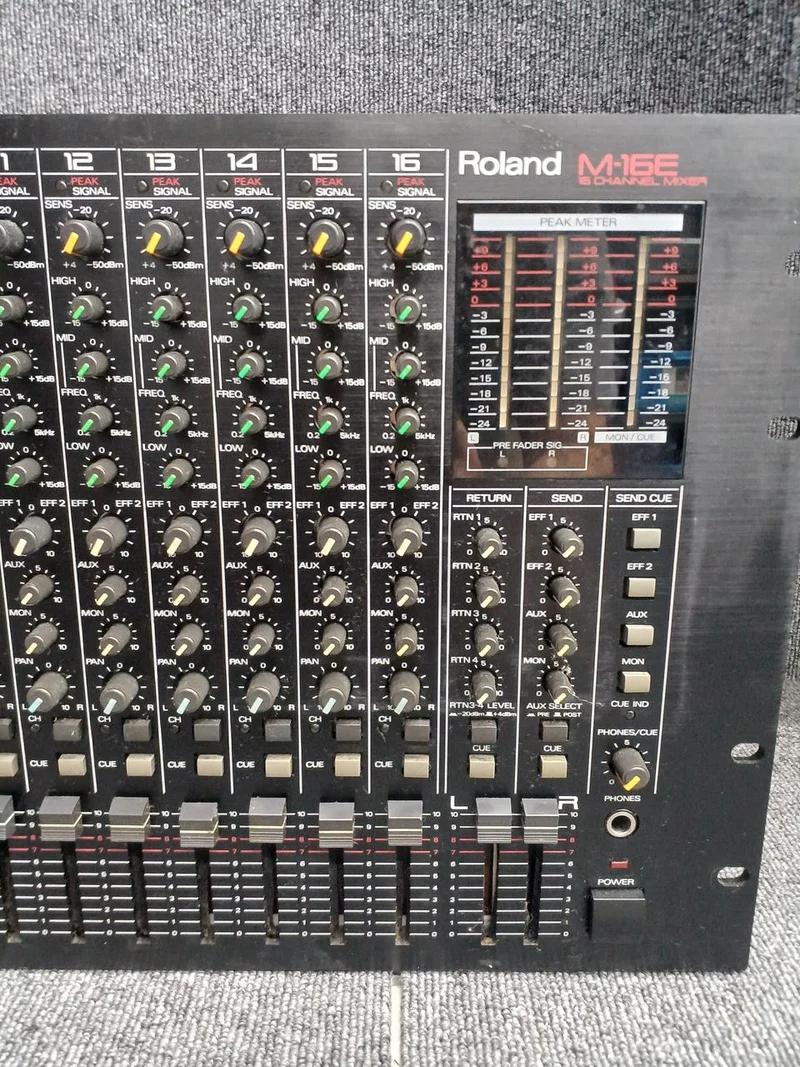 [SCHROTT] ROLAND 16-Kanal-Mischpult M-16E