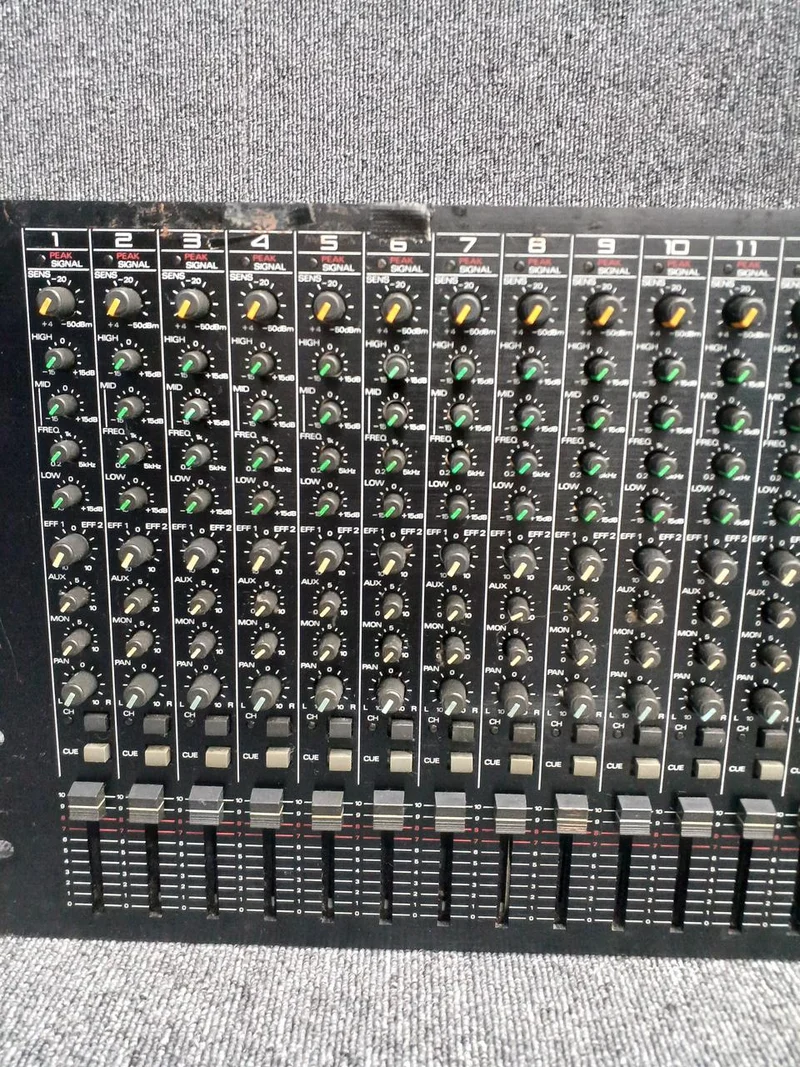 [SCHROTT] ROLAND 16-Kanal-Mischpult M-16E
