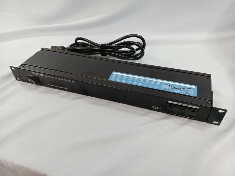 TASCAM Stromverteiler AV-P25R MKII.