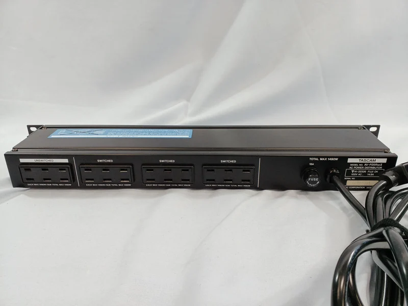 TASCAM Stromverteiler AV-P25R MKII.