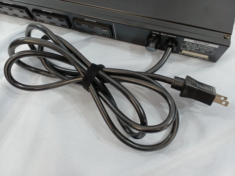 TASCAM Stromverteiler AV-P25R MKII.
