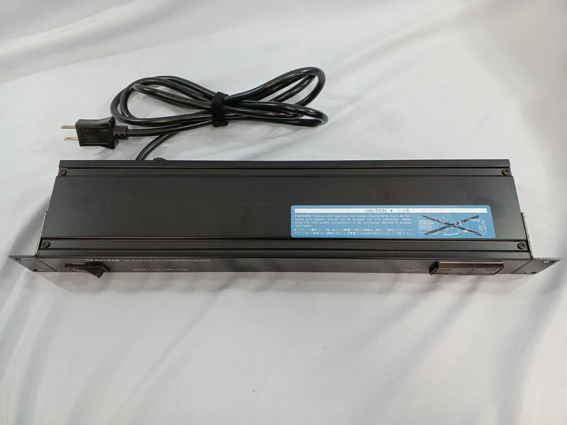 TASCAM Stromverteiler AV-P25R MKII.