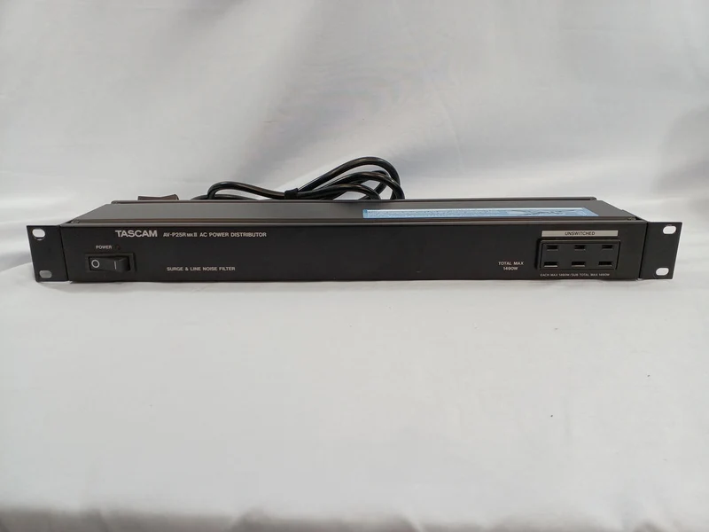 TASCAM Stromverteiler AV-P25R MKII.