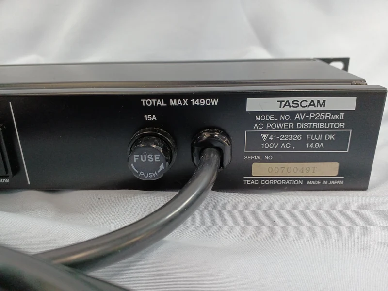 TASCAM Stromverteiler AV-P25R MKII.
