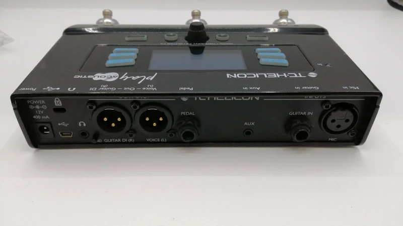 TC-HELICON Gesangseffektpedal SPIELEN AKUSTISCH