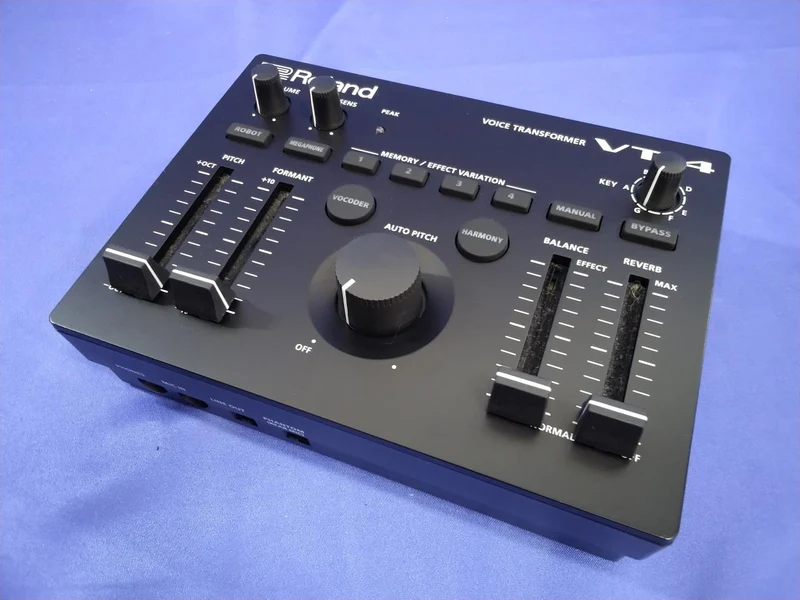 ROLAND Vocal Effects VT-4