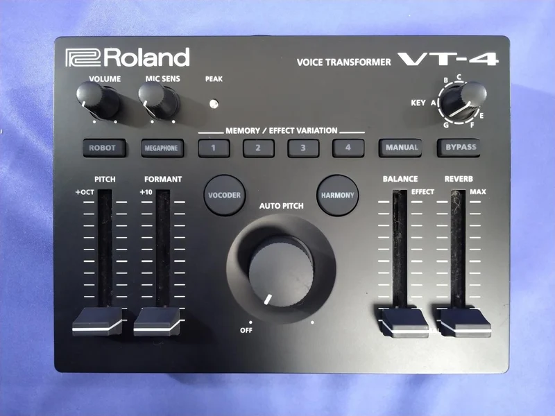 ROLAND Vocal Effects VT-4
