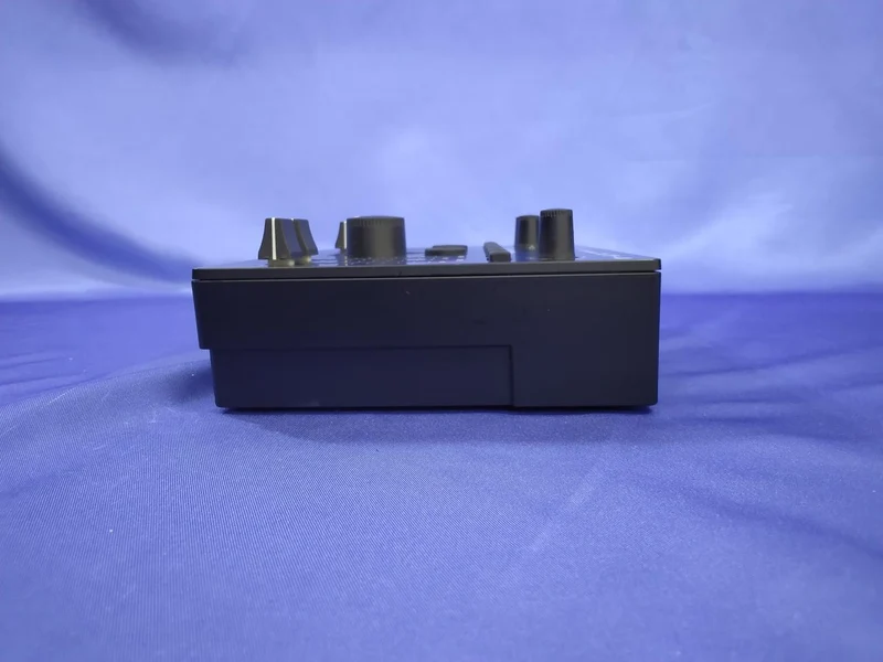 ROLAND Vocal Effects VT-4
