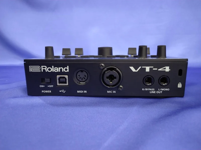 ROLAND Vocal Effects VT-4