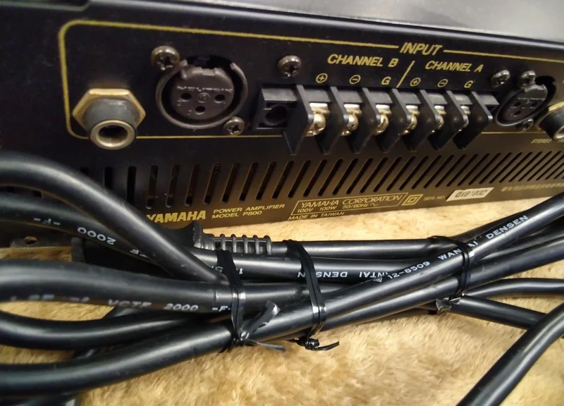 YAMAHA Leistungsverstärker P800