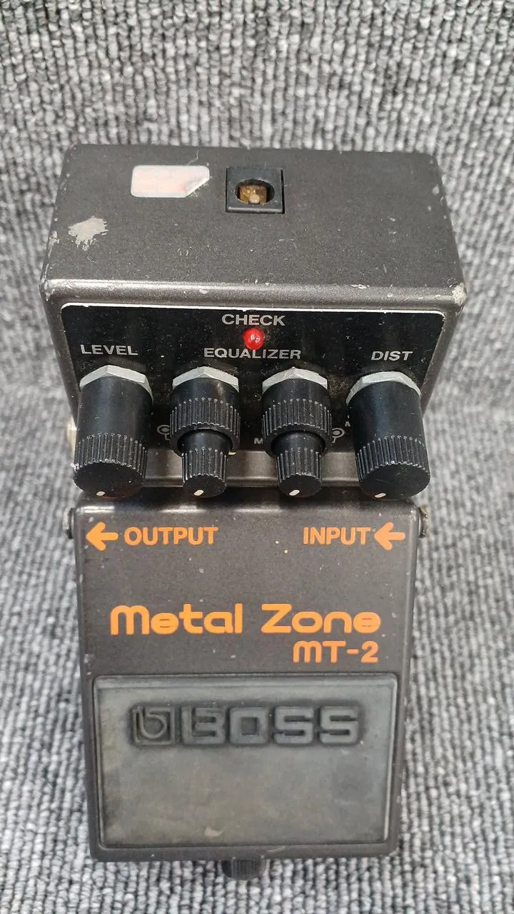 BOSS Effektpedal MT-2