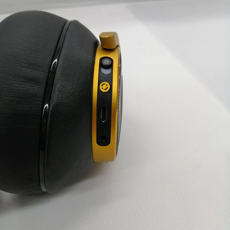AKG Geschlossener Studio-Monitor-Kopfhörer N90