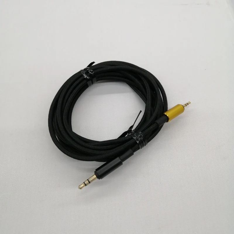 AKG Geschlossener Studio-Monitor-Kopfhörer N90