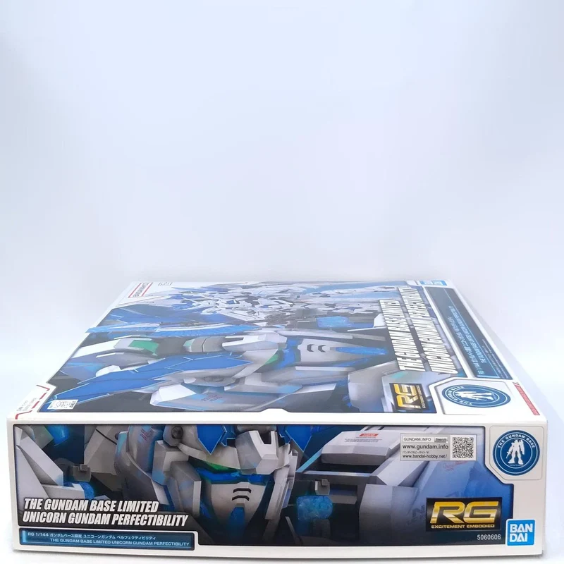 BANDAINAMCO Mobile Suit Gundam UC RG 1/144 Gundam Base Limited Unicorn Gundam Pe