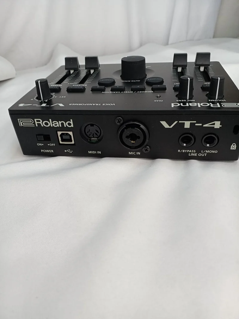 ROLAND Voice Transformers VT-4