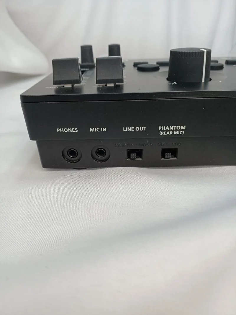 ROLAND Voice Transformers VT-4