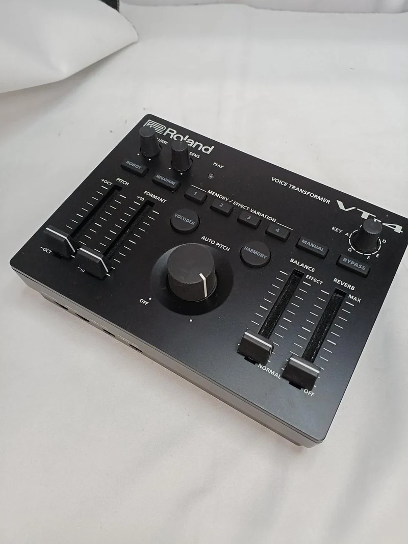 ROLAND Voice Transformers VT-4