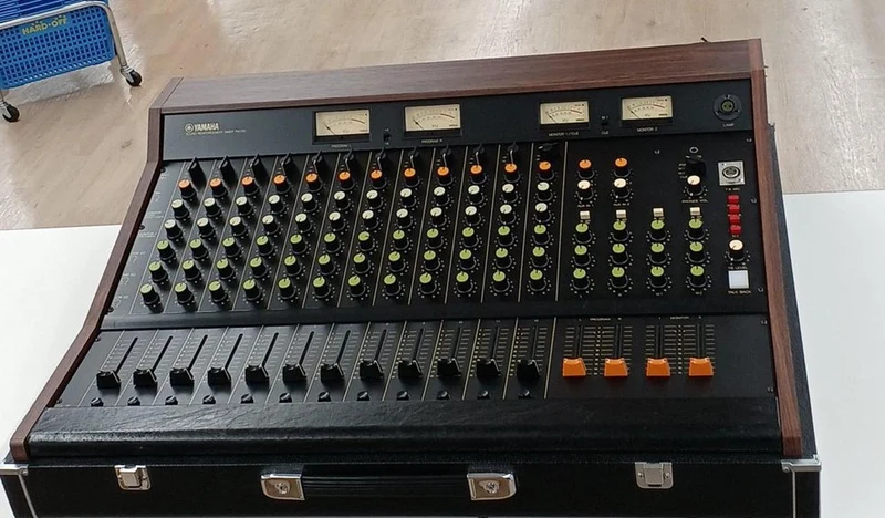 YAMAHA Analogmixer PM-700