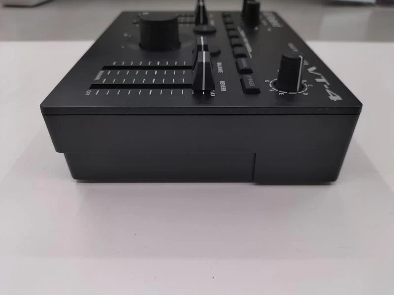 ROLAND Voice Transformers VT-4