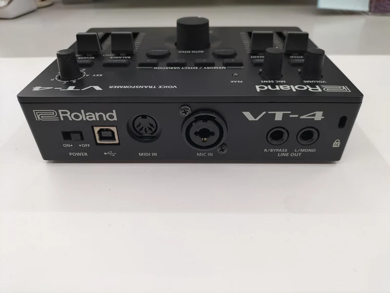 ROLAND Voice Transformers VT-4
