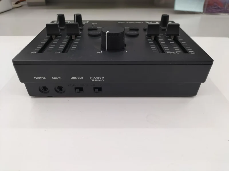 ROLAND Voice Transformers VT-4