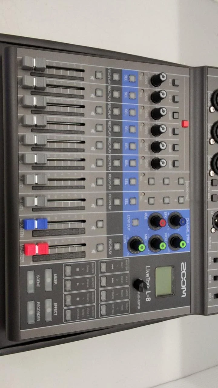ZOOM Mixer LIVETRAK L-8