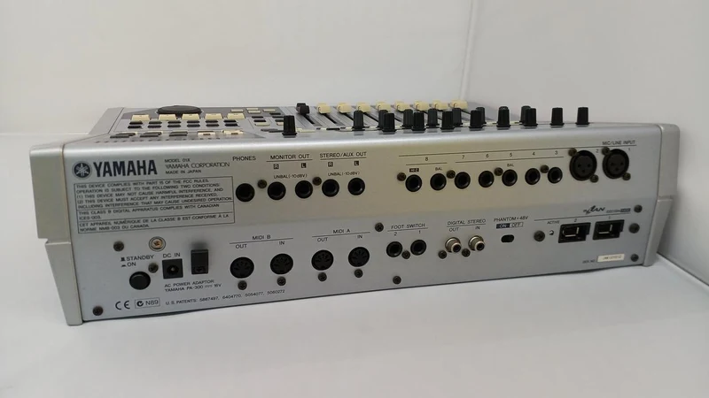 YAMAHA Mixer 01X