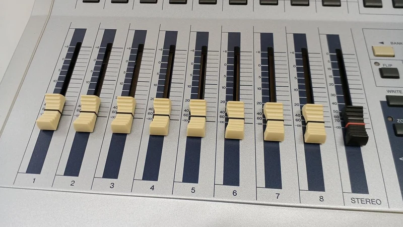 YAMAHA Mixer 01X