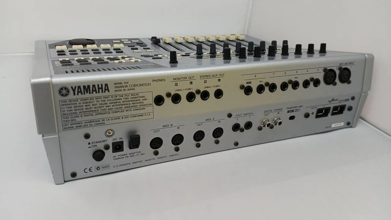 YAMAHA Mixer 01X