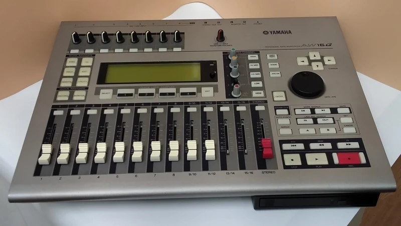 [SCHROTT] YAMAHA Digital MTR AW16G